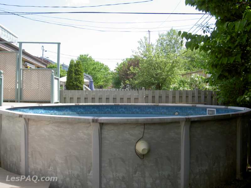 Belle piscine hors-terre 18 ' avec drai