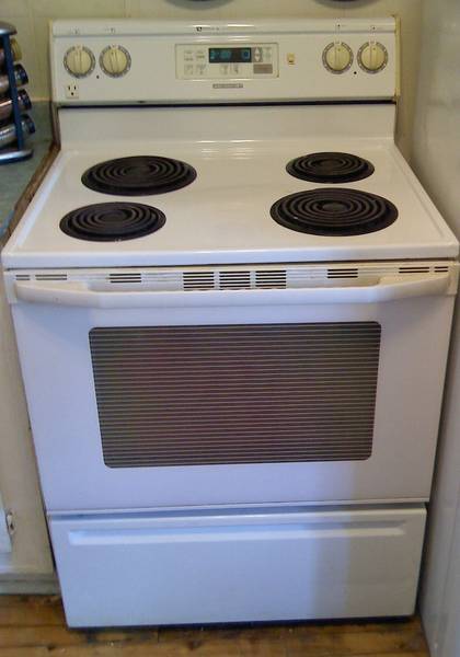 Maytag Stove / Poele Maytag (cuisinère)