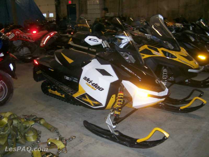 SKI-DOO MXZX 800E-tec Noir Blanc 2011