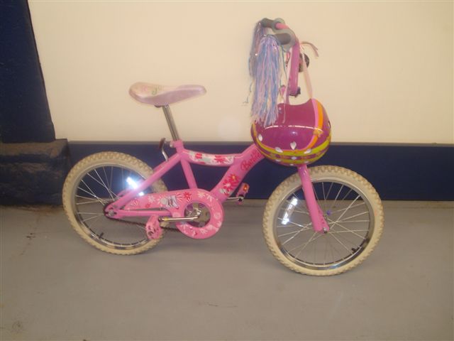 vélo barbie avec casque