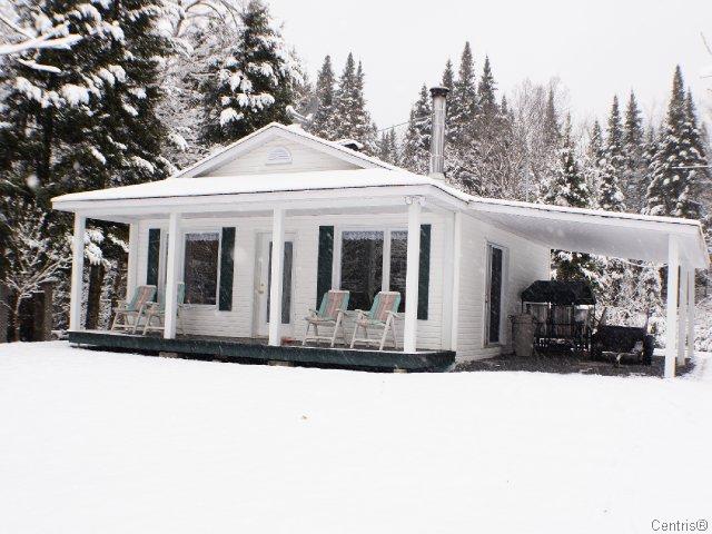 CHALET AU BORD DE L'EAU!